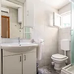 Gorgeous Home In Opuzen Prázdninový dům *
